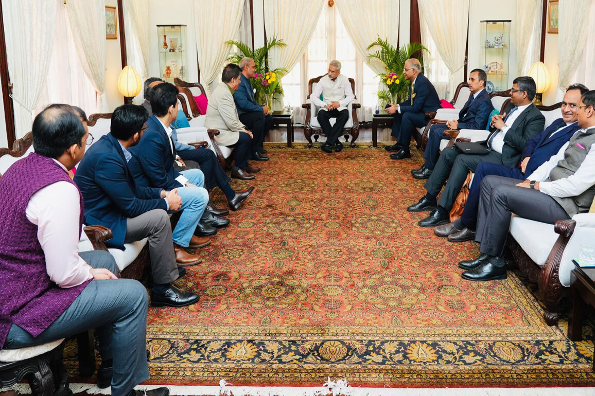 Jaishankar lauds Indian business community's relief contributions in SL on face of Cyclone Ditwah