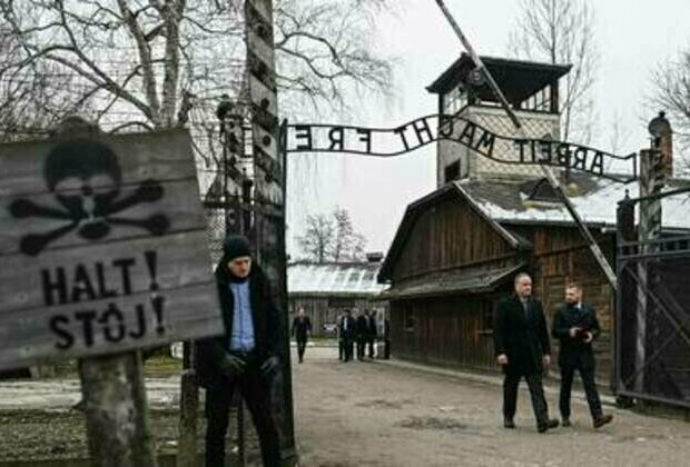 Banning Russia from Auschwitz ceremony 'perverted' - Serbian president