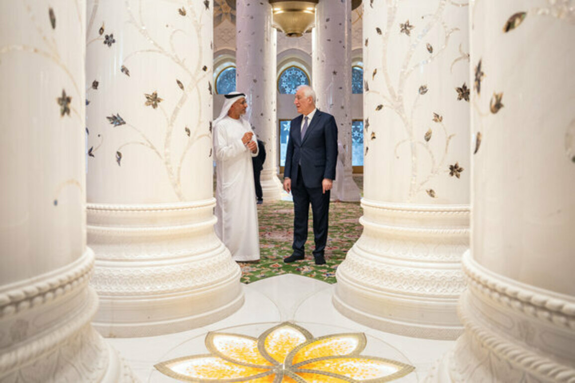 President of Armenia visits Sheikh Zayed Grand Mosque in Abu Dhabi