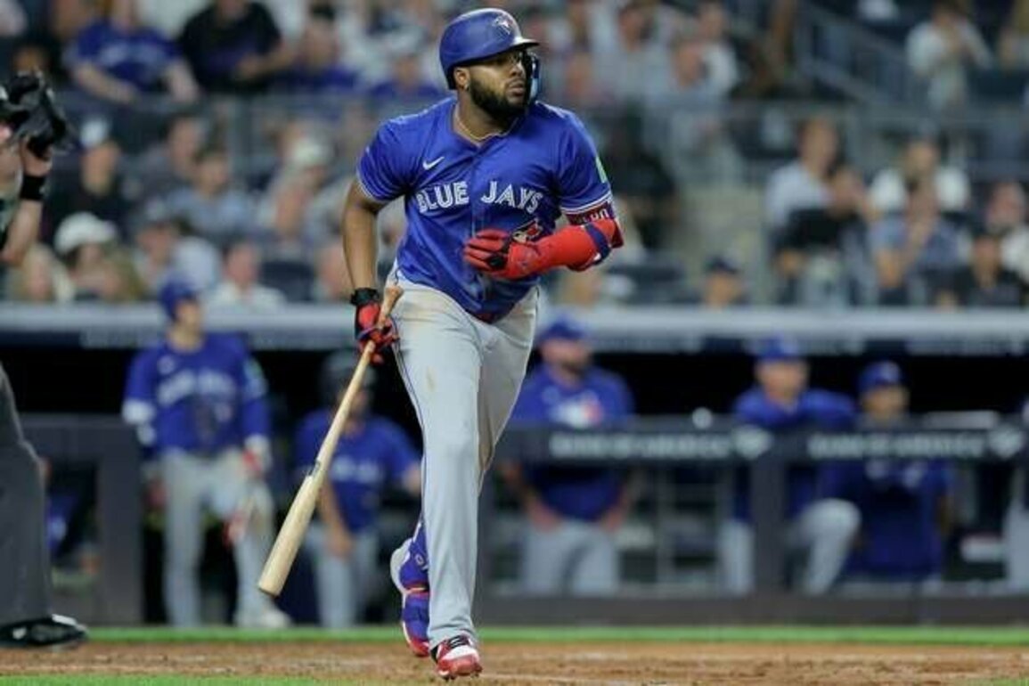 Blue Jays dominate Yankees to extend lead in AL East