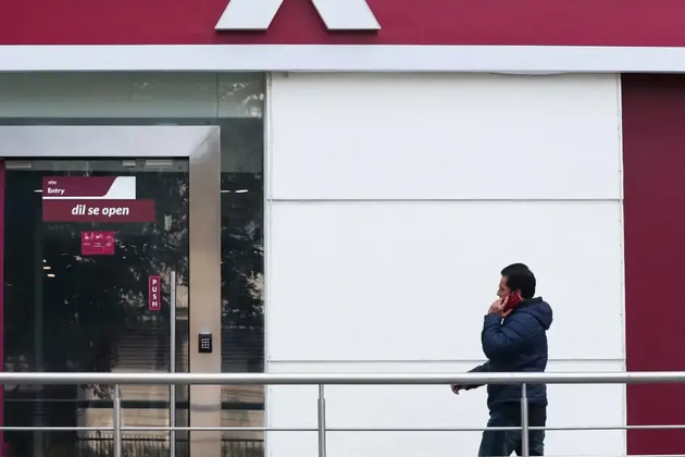 Axis Bank hikes stake in Axis Max Life Insurance to 19.9%