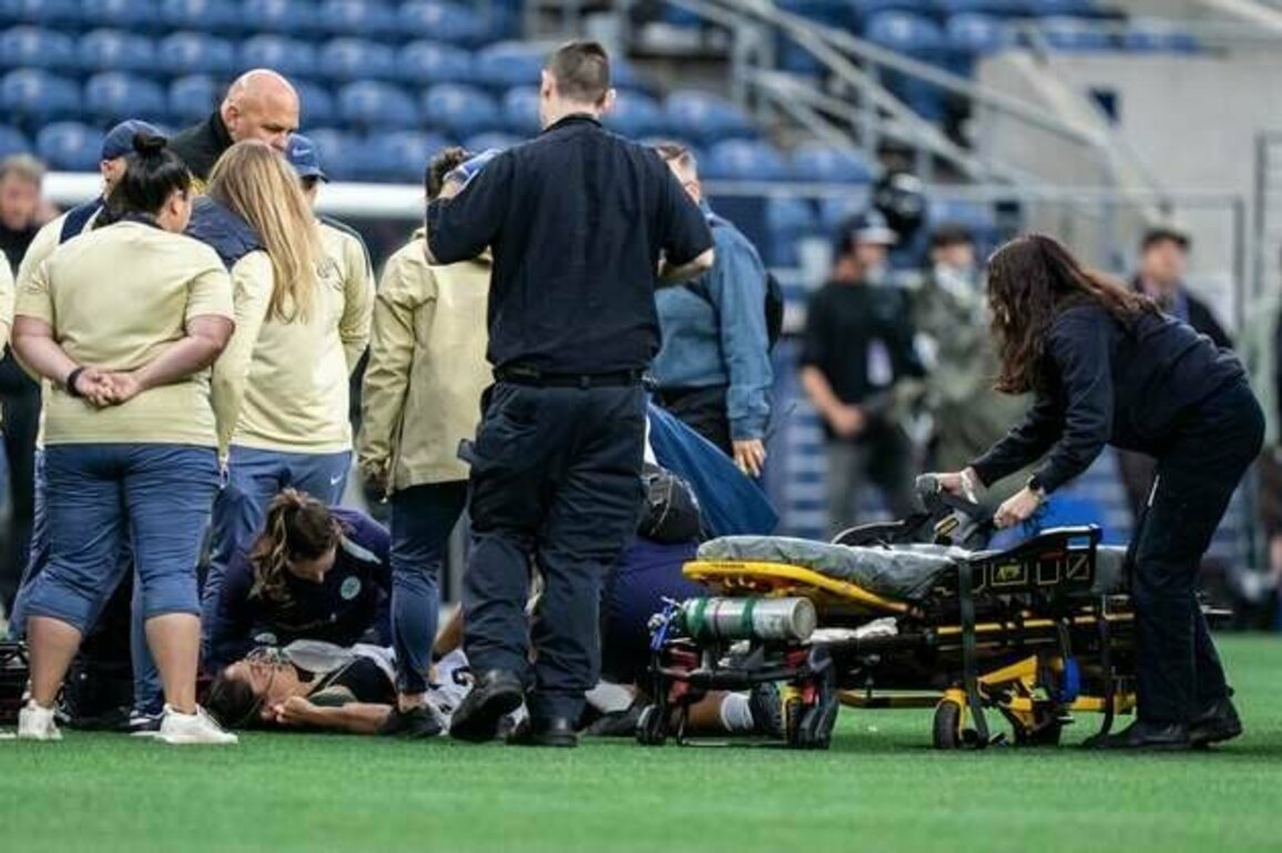 Savannah DeMelo collapses on field, Louisville-Seattle match abandoned