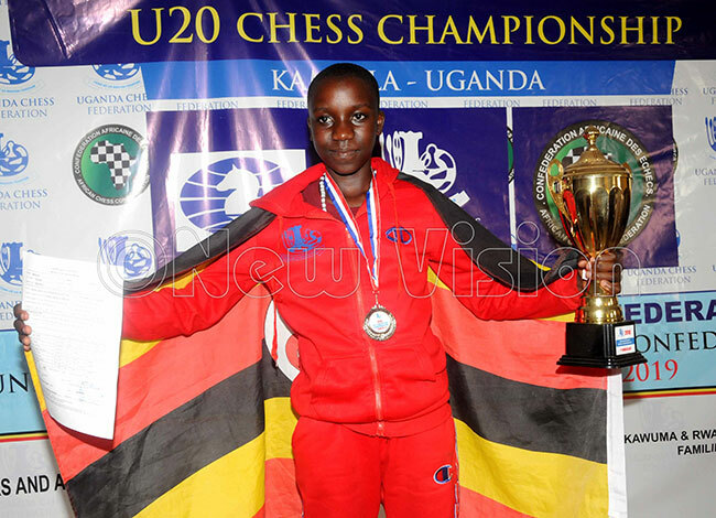  aria akanyike poses with the trophy which she won after picking silver at the frica unior hess hampionships in ampala an 5 2019 hoto ilvano  ibuuka