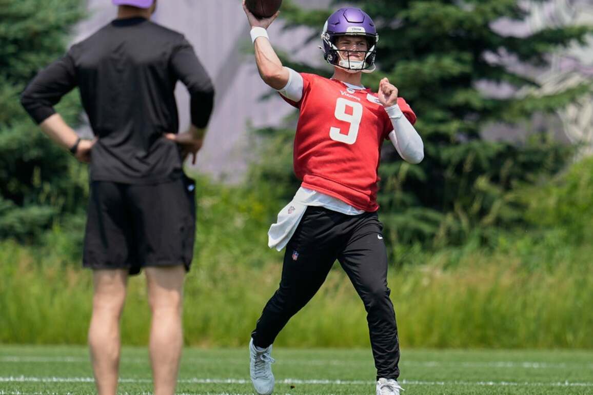 Vikings' offensive trinity exudes confidence, chemistry after minicamp