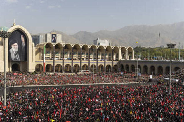 Mourners demand 'revenge' for slain Iranian leader (VIDEOS)