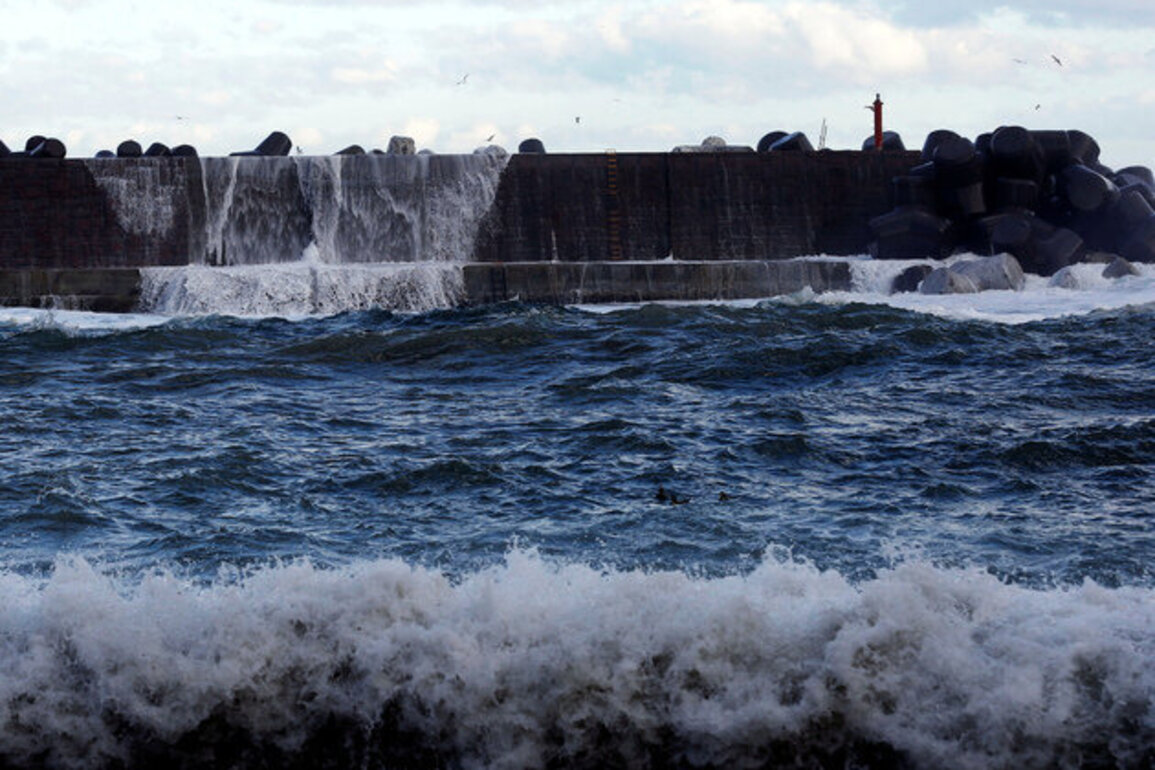 Tsunami alerts in Japan, Philippines as Typhoon Fung-Wong nears