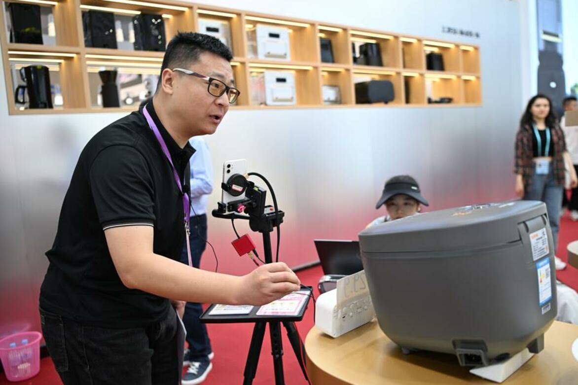 Chinese exporters tapping into home market amid tariff tensions