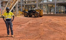 Plant worker at Séguéla