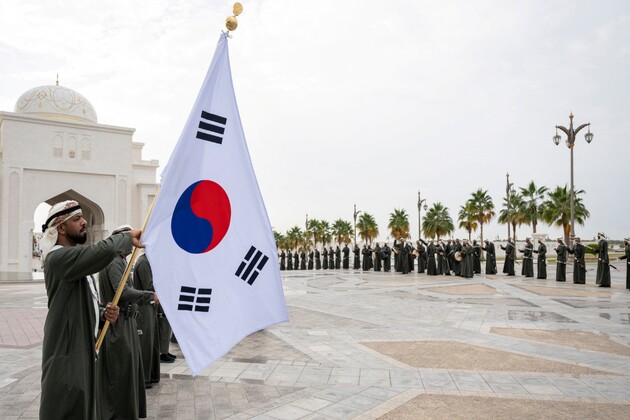 Crown Prince of Abu Dhabi discusses bilateral cooperation with President of Republic of Korea