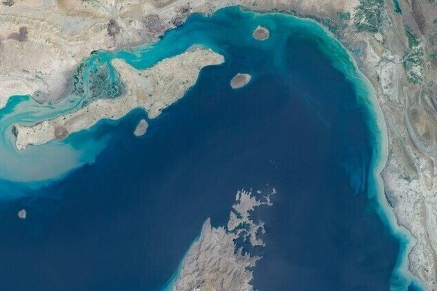 US says Iranian trade through Strait of Hormuz fully halted