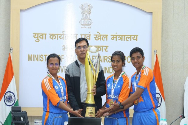 Mansukh Mandaviya felicitates Blind T20 World Cup-winning Indian team members at his residence in New Delhi
