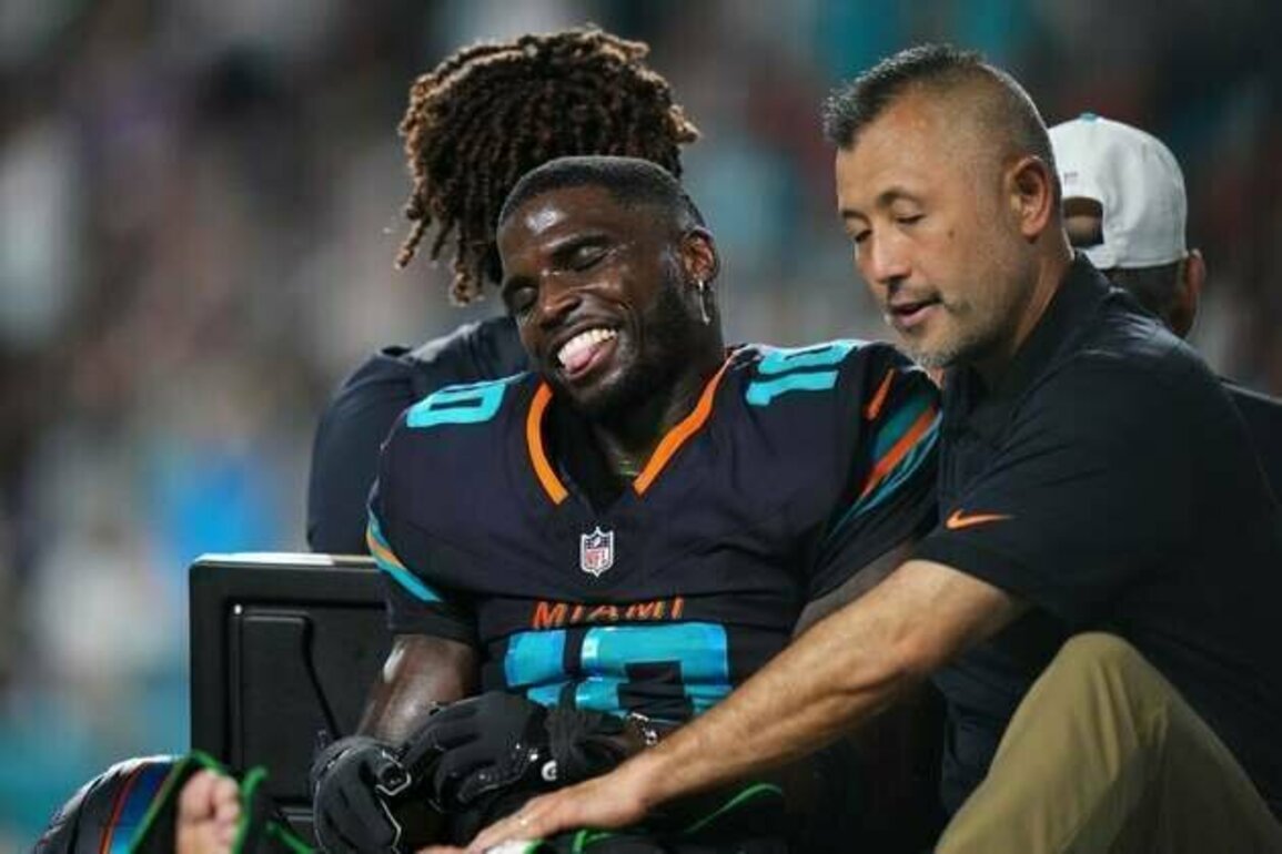 Dolphins WR Tyreek Hill has season-ending knee surgery