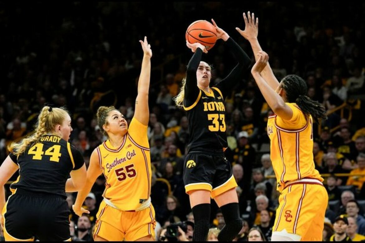 Women's Top 25 roundup: Iowa knocks off No. 4 USC