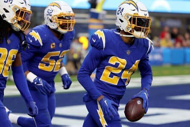 S Nasir Adderley comes out of retirement, signs with Colts
