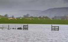 ż share images of flooded farmland after Storm Aiden ravages UK