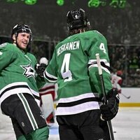 Miro Heiskanen's 2 goals lift Stars to home victory over Hurricanes