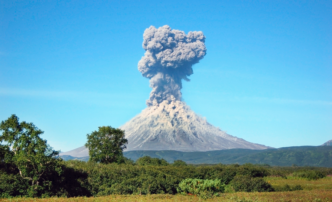 Karimskiy volcano erupts in Kamchatka, 2016