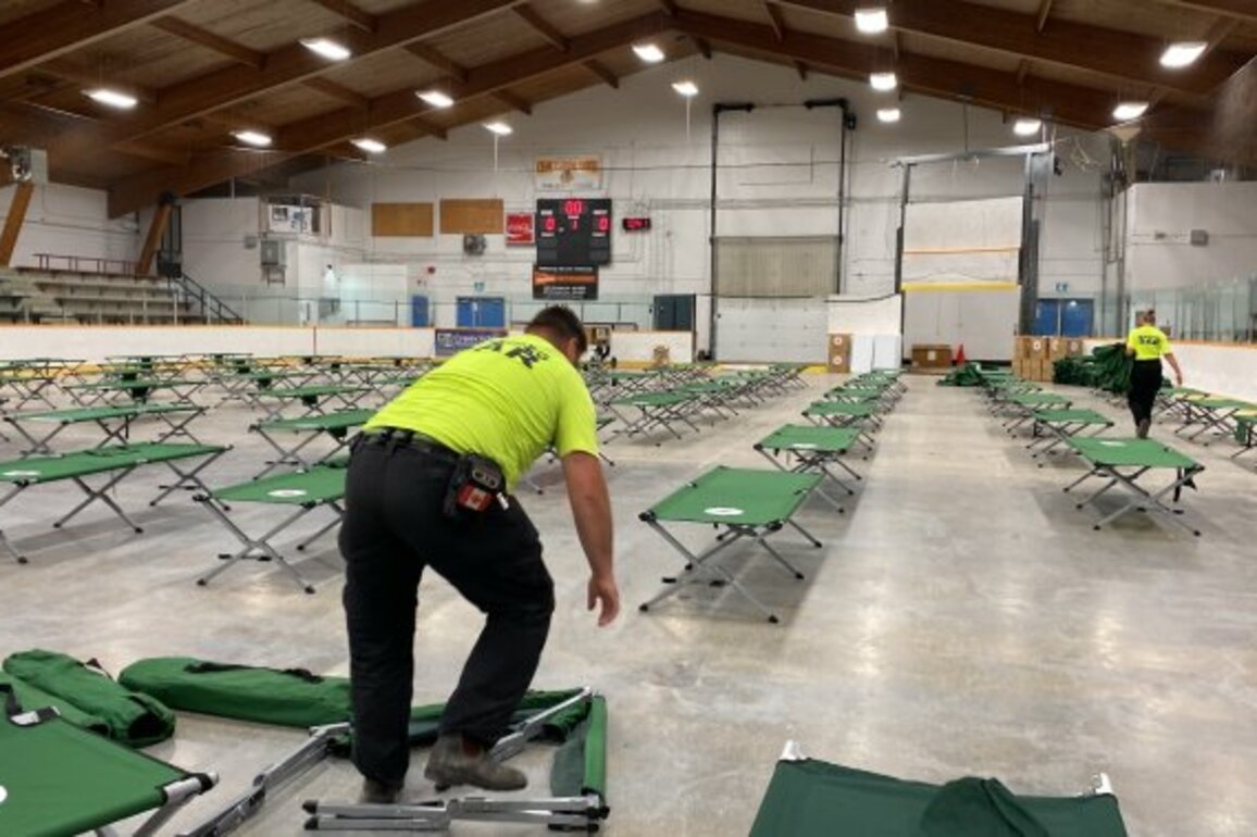 Stand together mayor says city ready to help wildfire evacuees