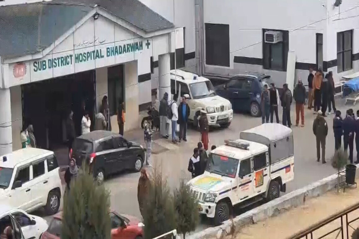 J-K: LG Manoj Sinha condoles death of 10 Army personnel in Doda road accident
