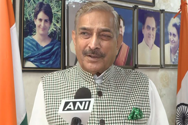 "PM should answer how much his govt will loot people": Congress MPs question commercial LPG price hike