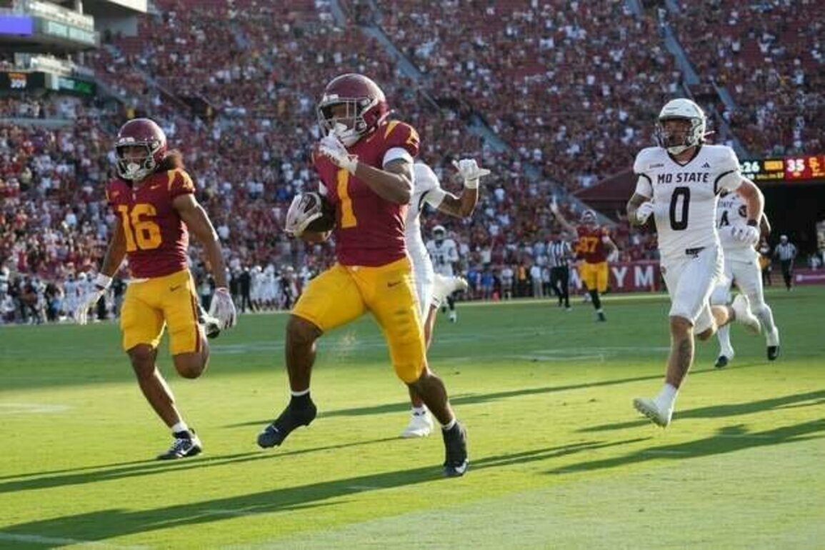 USC rings up 73 points to spoil Missouri State's FBS debut