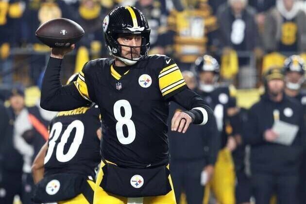 Steelers place rare contract tender on Aaron Rodgers