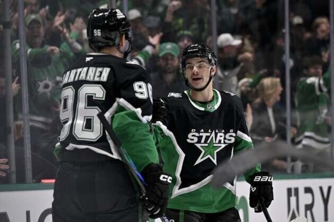 Wyatt Johnston's hat trick leads Stars to rout of Senators