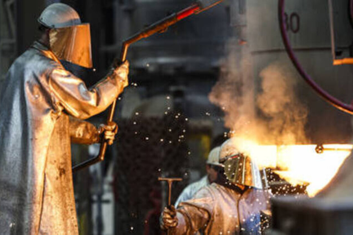 Eurozone manufacturing slumps - S&P