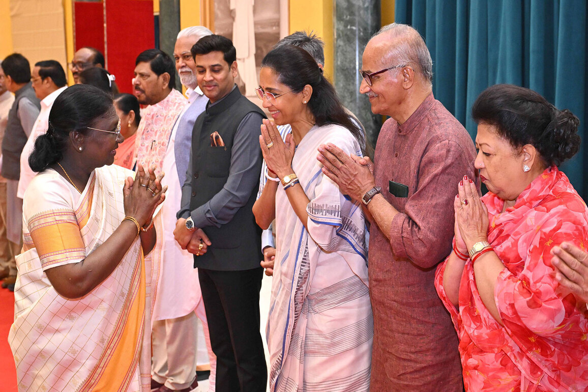 President Murmu hosts breakfast for MPs from multiple states and nominated Rajya Sabha members