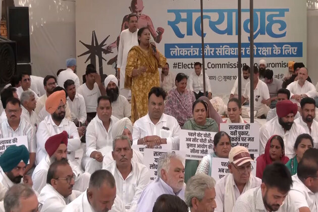 Congress holds 'Satyagraha' protest at Jantar Mantar against ECI over Meenakshi Natarajan's nomination rejection