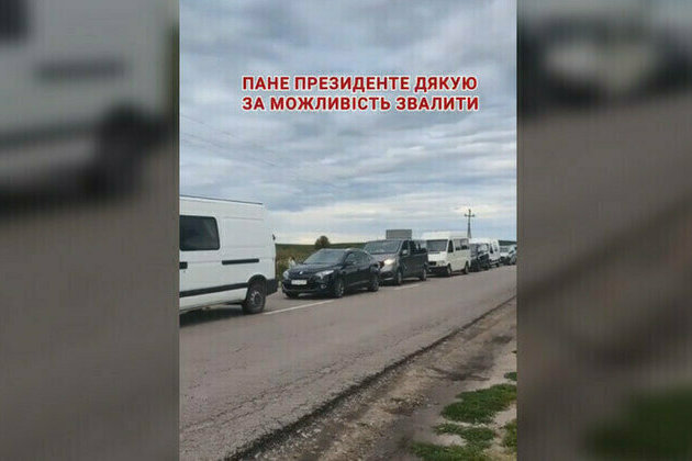 Young Ukrainians rushing to leave the country  border official 