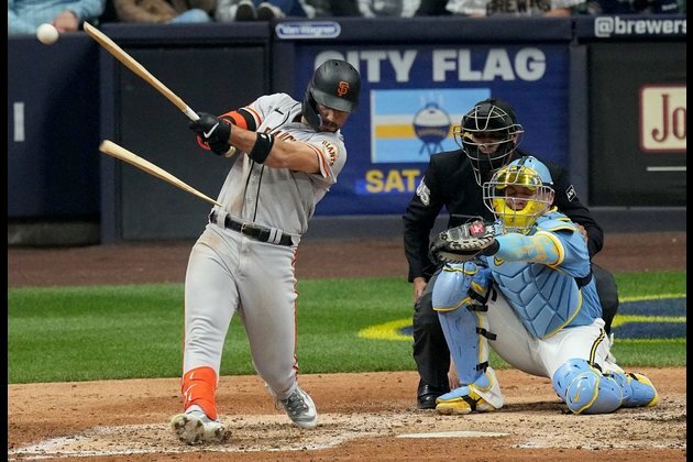 Giants move above .500 with rout of Brewers
