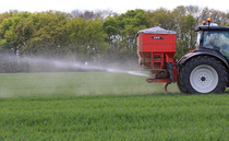 Farmers warned delays to purchasing fertiliser could overwhelm supply chain