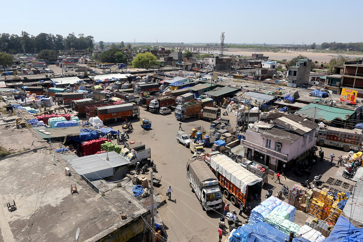 Large-ticket deals drive India's industrial leasing to record highs in 2025: Colliers India