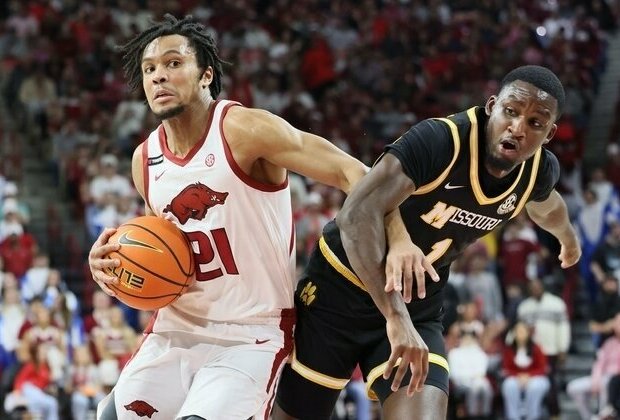 Arkansas erases 2nd-half deficit, upends No. 15 Missouri