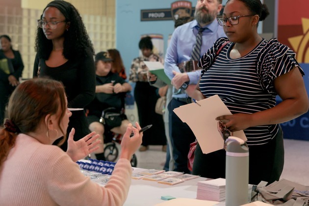 ADP jobs report May 2026- Payrolls increase by 122,000