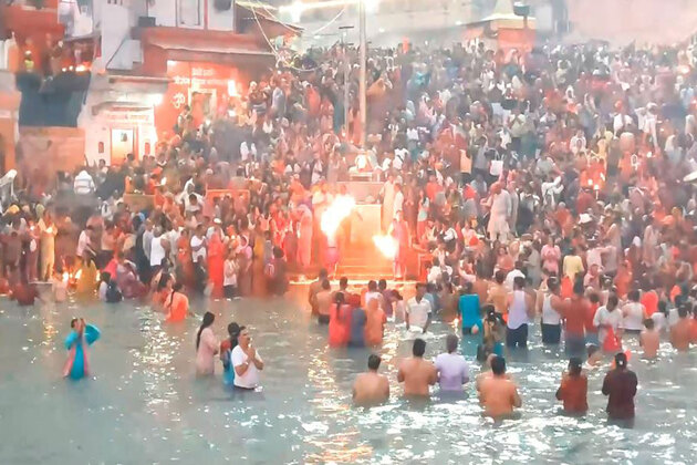 Haridwar: Devotees flock to Har Ki Pauri for holy dip on Kartik Purnima