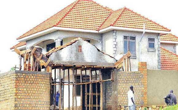 Ekikomera naddala ng’ennyumba eri ku kkubo kiyamba mu kutangira amaloboozi agava ku kkubo. Ekikomera naddala ng’ennyumba eri ku kkubo kiyamba mu kutangira amaloboozi agava ku kkubo.