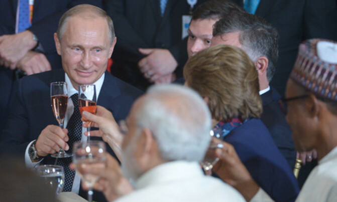 Putin's UN Syria show pushes Moscow back to center stage Putin's UN Syria show pushes Moscow back to center stage