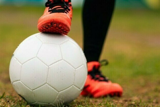 Ukrainian football player gets yellow card for speaking Russian