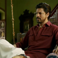 "He never made a show out of it: 'Raees' director Rahul Dholakia recalls how SRK filmed action scenes, 'Udi Udi Jaye' song with knee injury