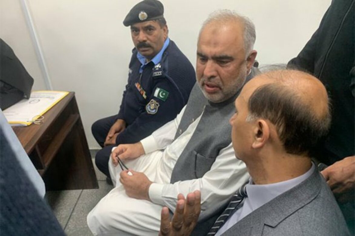 Pakistan: Peshawar court bars authorities from arresting former National Assembly Speaker Asad Qaiser