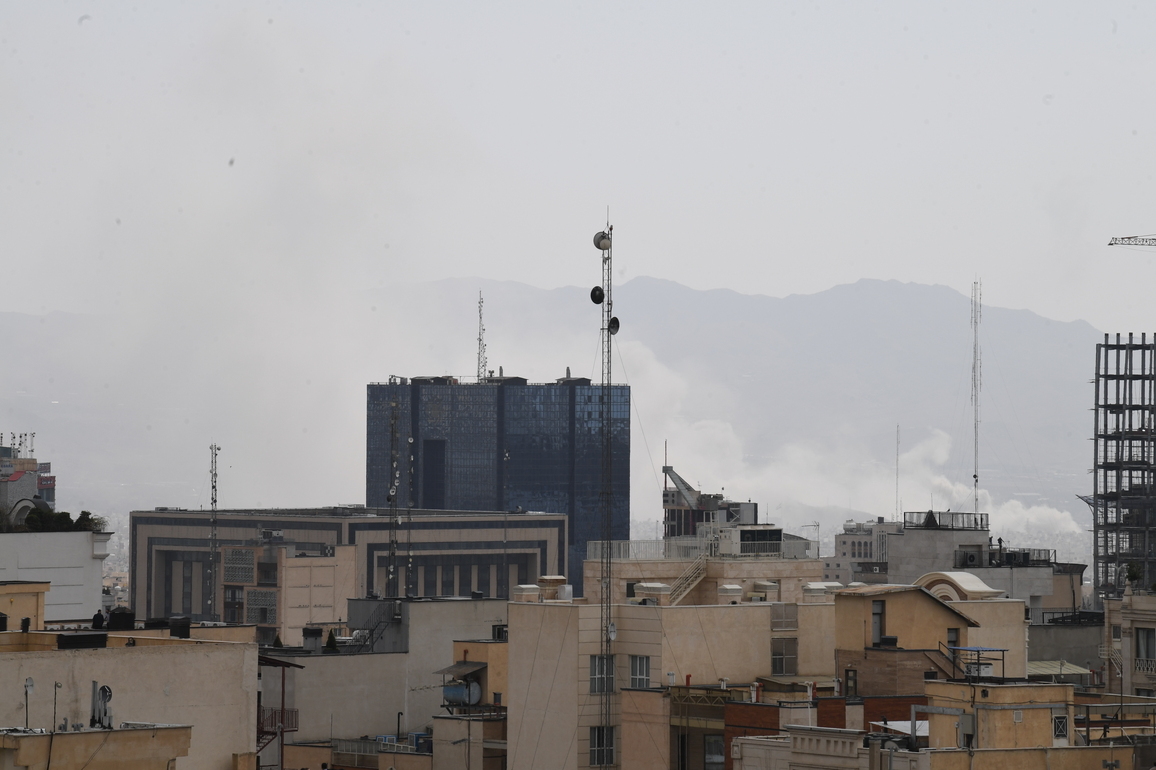 (SpotNews)IRAN-TEHRAN-THICK SMOKE