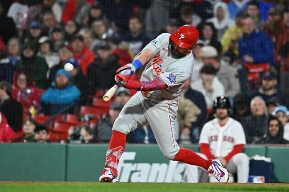 Kyle Schwarber, Phillies eager to stay hot in opener vs. Pirates
