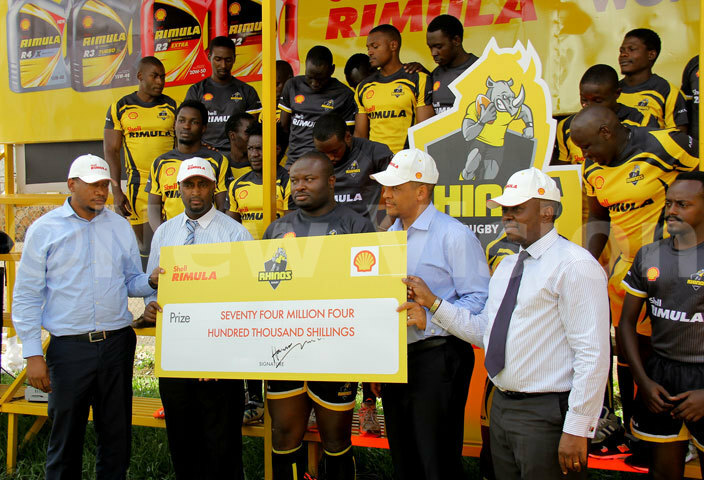  ivo nergy  ans aulsen hands over the ball to hinos lub captain arsal chumcam at egends ugby lub ooking are officials and hinos players hotos ohnson ere
