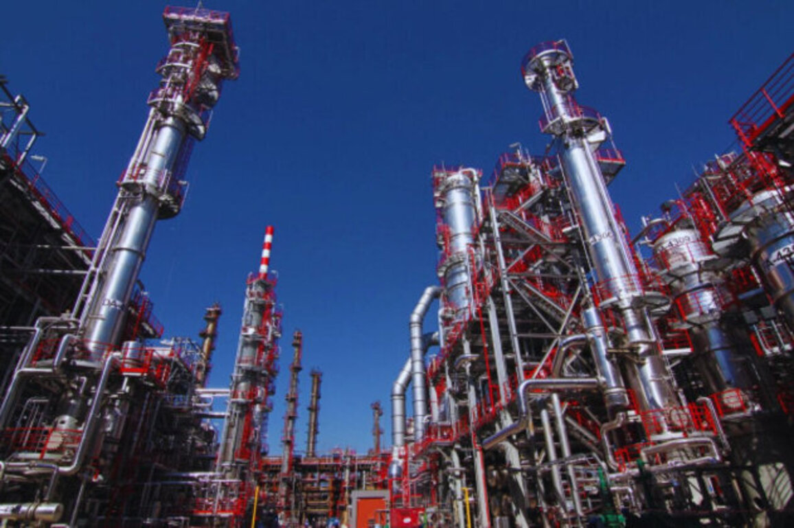 Serbias Only Refinery Shuts Down: U.S. Sanctions Spark Energy Crisis