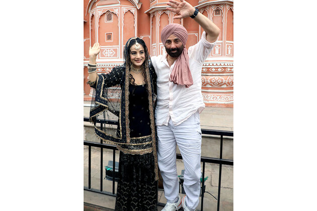 Sunny Deol birthday: Ameesha Patel sends warm wishes to her "forever Tara Singh"