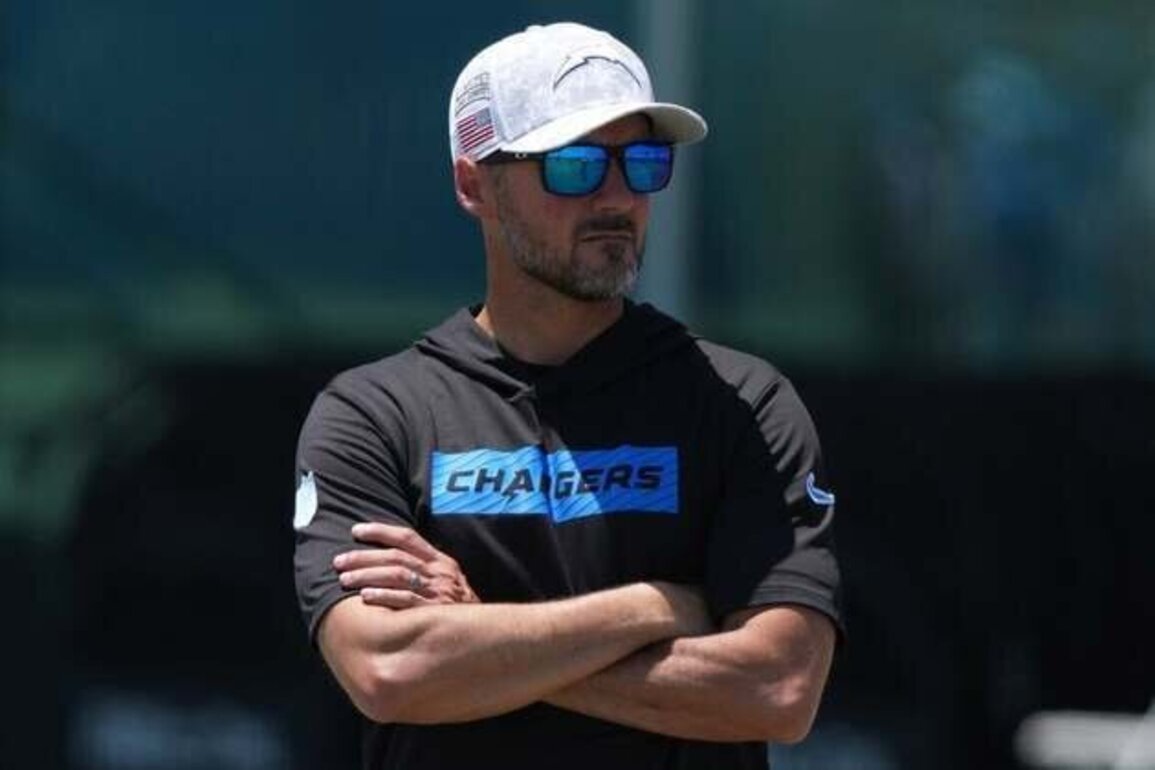 Falcons interview Chargers DC Jesse Minter for coaching vacancy