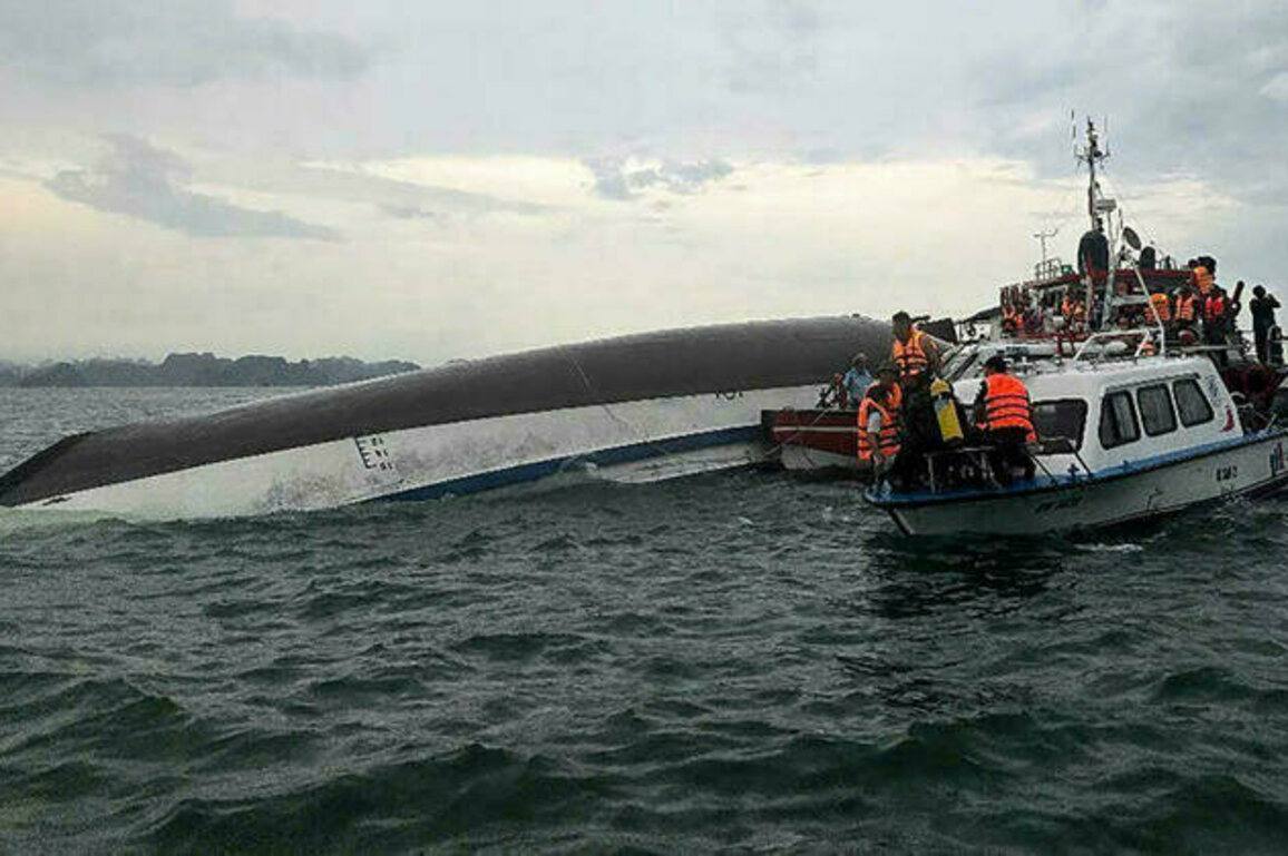 Dozens dead after tourist boat capsizes in Vietnams Ha Long Bay