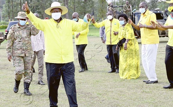 Pulezidenti Museveni ng’atuuka e Sironko gye yasisinkanidde abakulembeze ba NRM okuva e Sironko ne Bulambuli ku ssomero lya Masaba SSS. Pulezidenti Museveni ng’atuuka e Sironko gye yasisinkanidde abakulembeze ba NRM okuva e Sironko ne Bulambuli ku ssomero lya Masaba SSS.